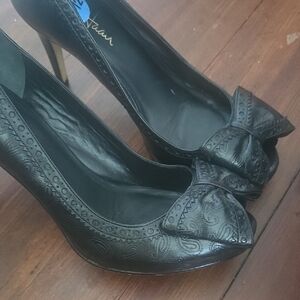 Cole Haan Black Heels Sleek Leather Design With Peep Toe And Bow